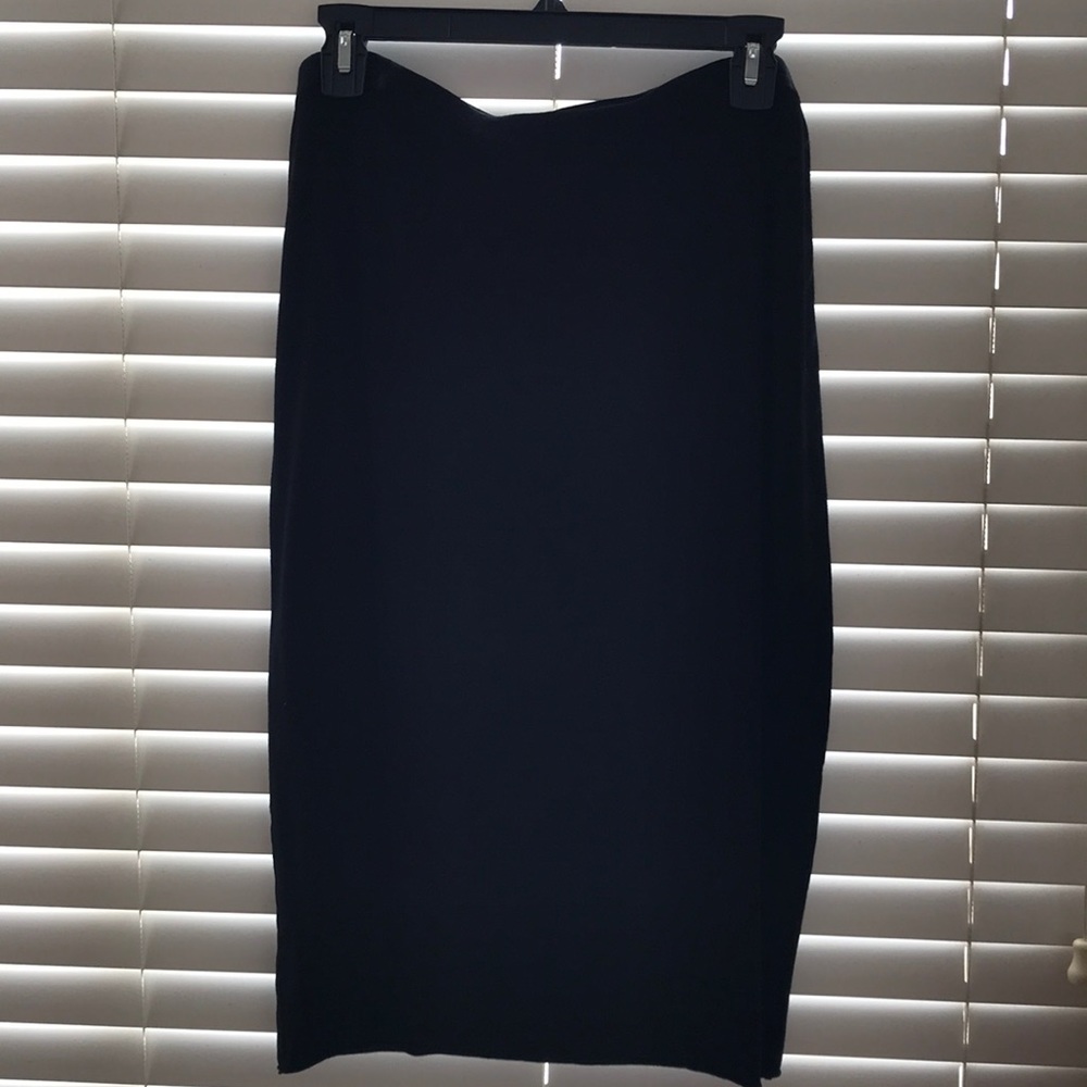 Vince Camuto pull on straight skirt
